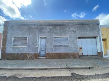 Casa · 120m² · 3 Ambientes · 1 Cochera · Casa a Reciclar en Venta en Carmelo Zona Centro