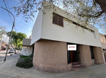 Casa · 170m² · 6 Ambientes · 2 Cocheras · Casa Excelente Estado 4 Hab Sexta Sección, Mendoza