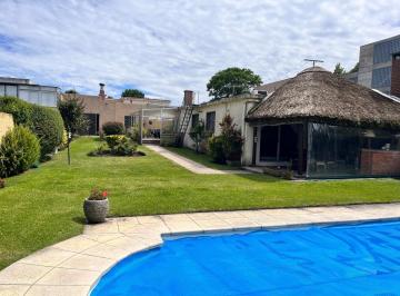 Casa · 150m² · 9 Ambientes · 5 Cocheras · Casa en Malvin, Impecable, Acepta Banco