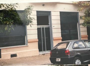 Local comercial de 3 ambientes, Constitución · Local Doble Altura con Sótano