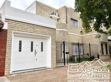 Casa · 200m² · 4 Ambientes · 2 Cocheras · Casa - Banfield Oeste