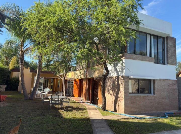 Casa · 232m² · 3 Ambientes · 2 Cocheras