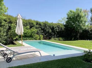 Casa · 270m² · 5 Ambientes · 1 Cochera · Casa en Alquiler Anual en La Comarca