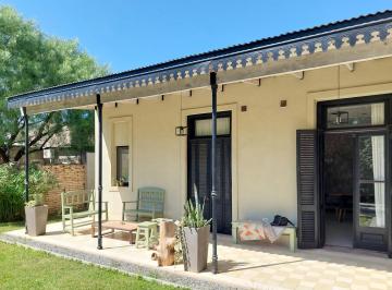 Casa · 150m² · 4 Ambientes · 3 Cocheras · Casa en Casco Histórico de Areco.