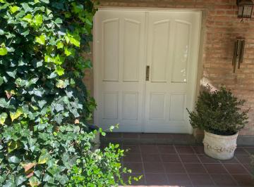 Casa de 8 ambientes, La Cumbre · La Cumbre - Hermosa Casa en Zona Residencial con Gas Natural