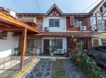 Casa · 64m² · 3 Ambientes · 1 Cochera · Venta Duplex 3 Ambientes con Jardin Carapachay