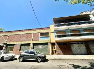 Casa · 697m² · 6 Ambientes · 4 Cocheras · Venta Casa La Boca en Esquina con Local 697 m²