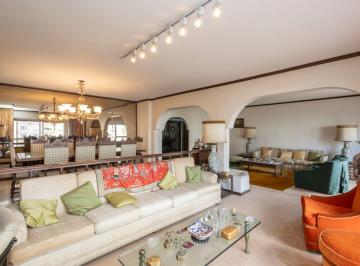 Departamento · 238m² · 5 Ambientes · 1 Cochera · Único Piso 8 Categoria en Venta Cochera Palermo