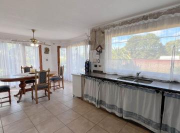 Casa · 375m² · 6 Ambientes · 2 Cocheras · Venta Casa 7 Ambientes en Acantilados Permuta