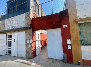 PH · 69m² · 3 Ambientes · Casa de Pasillo Venta La Tablada 2 Dorm.