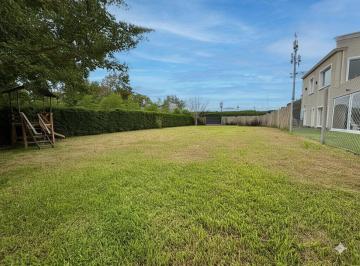 Terreno · 518m² · Lote en Venta en Barrio Cerrado.