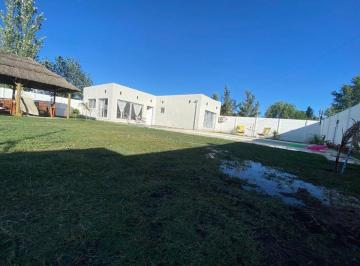 Casa · 100m² · 2 Ambientes · 1 Cochera · Venta Casa C/ Pileta - Barrio Ruta del Sol