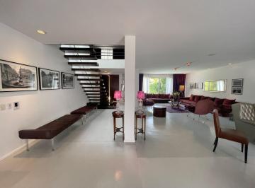 Casa · 710m² · 7 Ambientes · 2 Cocheras · Exclusiva Propiedad Racionalista en Vicente López