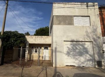 Casa · 171m² · 7 Ambientes · 1 Cochera · Venta / 2 Casas / B° Villa Rosas / Rafaela
