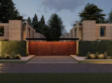 Casa · 120m² · 3 Ambientes · 1 Cochera · Casa de Categoria en Venta - City Bell