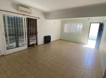 PH · 150m² · 3 Ambientes · PH en Venta La Plata, 2 Dorm. y Patio