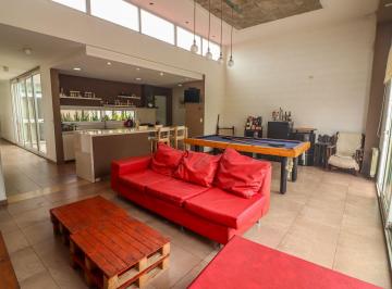 Casa · 400m² · 4 Ambientes · 18 Cocheras · Venta Casa 4 Amb Apto Comercial y Profesional