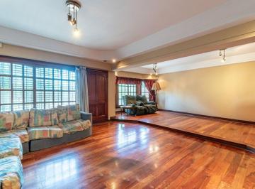 Casa · 200m² · 6 Ambientes · 3 Cocheras · Venta Casa 6 Amb. Jardín Pileta Coche 3 Autos