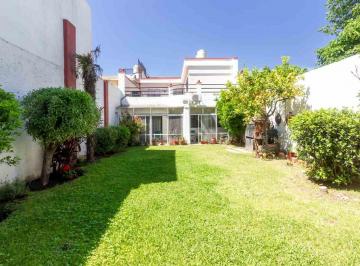 Casa · 280m² · 6 Ambientes · 2 Cocheras · Venta Casa Enorme Jardín con Parrilla y Terraza