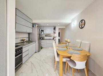 Casa · 68m² · 3 Ambientes · 2 Cocheras · Casa 3 Amb Venta V. Udaondo, 2 Cocheras A. Crédito