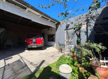 Casa · 273m² · 3 Ambientes · 1 Cochera · Casa en Venta de 3amb. C/cochera y Fondo Libre.