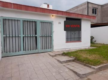 Casa de 3 ambientes, Córdoba · Casa con 250 m² en Venta con 3 Habitaciones en Los Granados