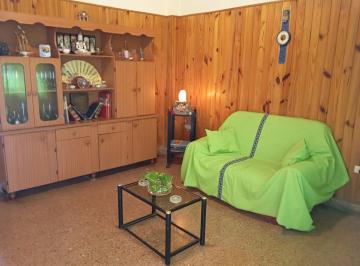 Casa · 217m² · 4 Ambientes · 3 Cocheras · Venta. Casa La Tablada. Lote Propio. Multfamiiliar.