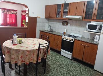 Casa · 217m² · 4 Ambientes · 3 Cocheras · Venta. Casa Mas Depto La Tablada. Lote Propio. Multfamiiliar.