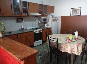 Casa · 217m² · 4 Ambientes · 3 Cocheras · Venta. Casa Mas Depto La Tablada. Lote Propio. Multfamiiliar.