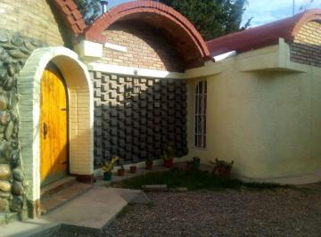 Casa · 95m² · 2 Ambientes · 1 Cochera · Venta Casa y Monoambiente