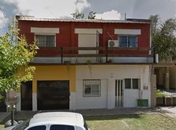 Casa · 300m² · 4 Ambientes · 1 Cochera · Casa en Venta 4 Ambientes Centro de Gonzáles Catan
