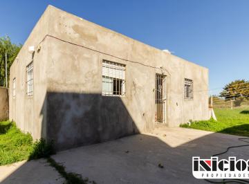 Casa de 3 ambientes, Mar de Ajó · Casa: Diag. Favaloro Nº 987 E/ Dolores y Crámer - El Silvio - C945