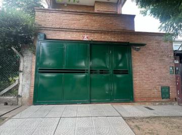Casa · 1m² · 4 Ambientes · 1 Cochera · Casa en Venta, Brasil 2.000