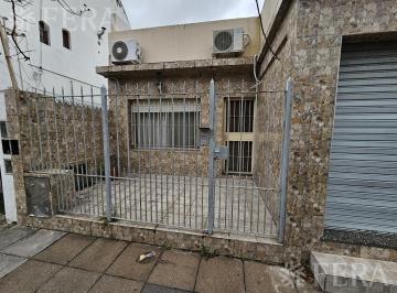 Casa · 165m² · 6 Ambientes · 1 Cochera · Venta Casa de 6 Ambientes con Cochera en Sarandí