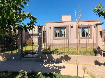 Casa · 68m² · 3 Ambientes · 2 Cocheras · Venta de Casa B° Privado en Corralitos, Guaymallén