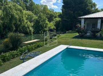 Quinta vacacional · 175m² · 6 Ambientes · 2 Cocheras · Casa Quinta con Pileta y Costa de Río - Alquiler por Día - Zona Paso Cordova - A001