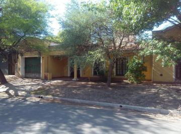 Casa · 210m² · 4 Ambientes · 1 Cochera · Venta de Casa con 3 Dorm. - Villa Rivera Indarte
