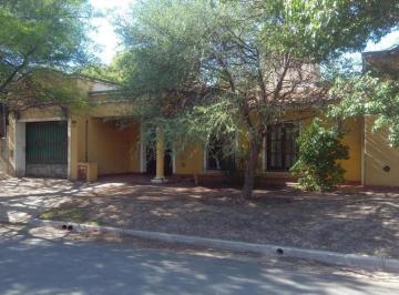 Casa · 210m² · 4 Ambientes · 1 Cochera · Venta de Casa con 3 Dorm. - Villa Rivera Indarte