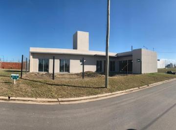 Casa · 112m² · 3 Ambientes · 2 Cocheras · Se Vende Casa en Solares de Manatiales