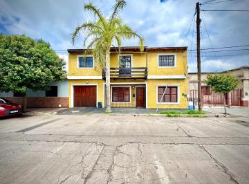 Casa · 174m² · 6 Ambientes · 1 Cochera · Venta Casa 5 Dorm Apto Creditoalta Cba 2 Plantas Ideal Renta