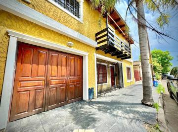 Casa · 174m² · 6 Ambientes · 1 Cochera · Apto Credito Venta Casa 5 Dorm Alta Cba 2plantas