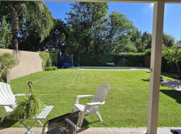 Casa · 180m² · 5 Ambientes · 1 Cochera · Venta Casa 4 Dorm., Cochera, Pileta. Funes