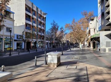 Local comercial · 118m² · Local Nuevo Sobre Peatonal Calle Chile Al 100