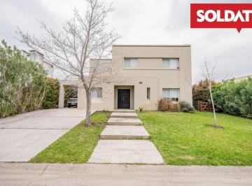Casa · 153m² · 4 Ambientes · 2 Cocheras · Oportinidad! Casa en Venta 4 Ambientes con Pileta en Los Alisos, Nordelta