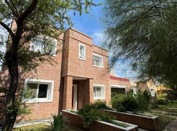 Casa · 120m² · 3 Ambientes · 1 Cochera · Casa en Venta Barrio Cerrado Mendiolaza Apta Crédito
