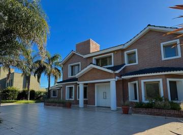 Casa de 7 ambientes, Villa Allende · Venta Casa Tres Dorm. con Pileta en Country San Isidro Villa Allende