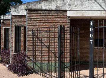 Casa · 85m² · 3 Dormitorios · 1 Cochera · Venta Casa de Tres Dorm. a m de Av.