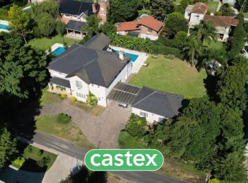 Casa · 360m² · 10 Ambientes · Casa en Venta en Mapuche C. C