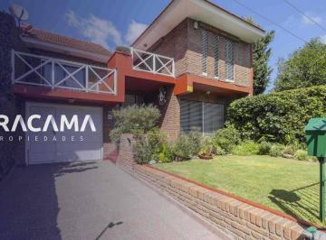Casa · 200m² · 5 Ambientes · 1 Cochera · Casa en Venta en Luis Guillon