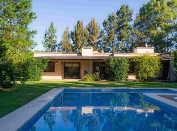 Casa · 268m² · 5 Ambientes · 2 Cocheras · Casa 5 Ambientes en Venta Chacras de Uribelarrea